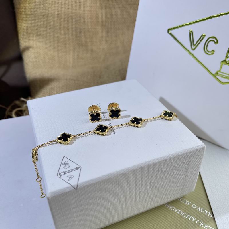Van Cleef & Arpels  Suits 05yxs01 (9)