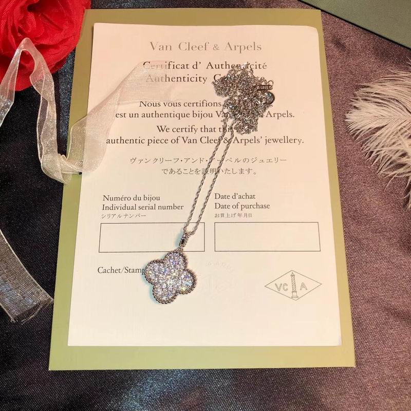 Van Cleef & Arpels  Suits 05yxs03 (2)