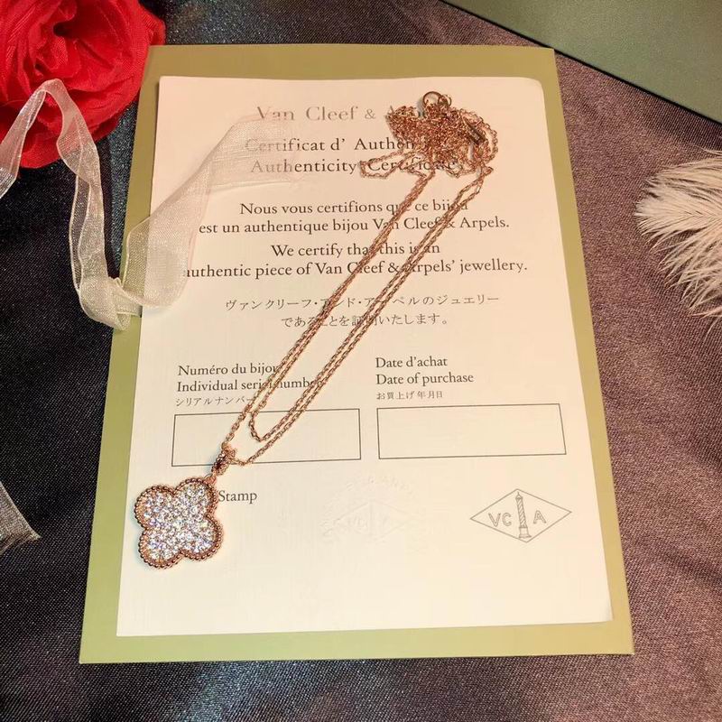 Van Cleef & Arpels  Suits 05yxs03 (4)