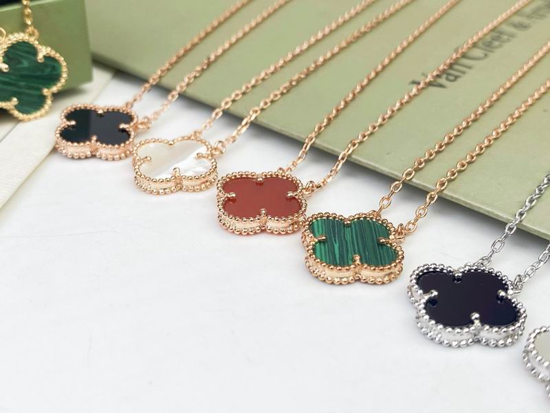 Van Cleef & Arpels  Suits 05yxs04 (3)