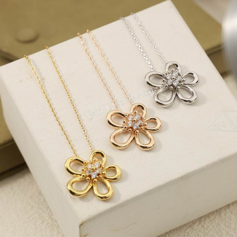 Van Cleef & Arpels  Suits 05yxs06 (1)