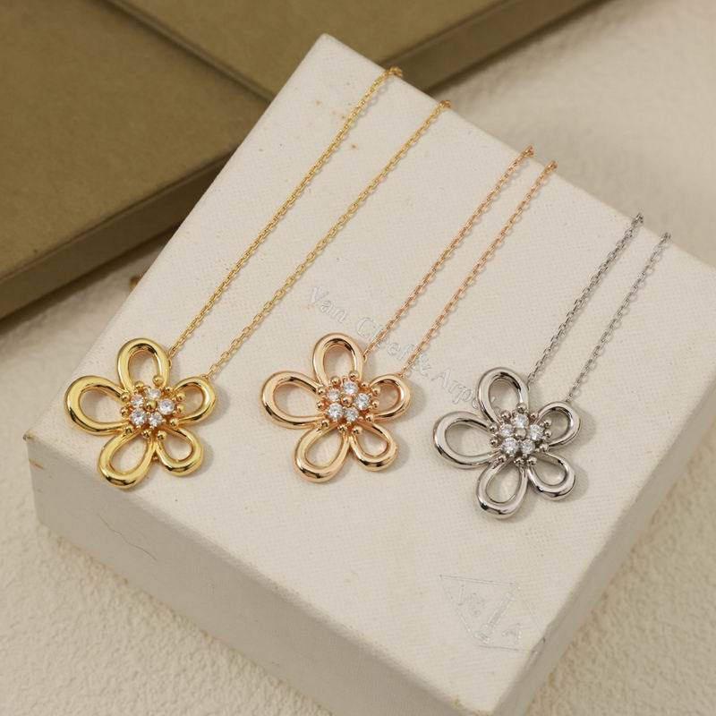 Van Cleef & Arpels  Suits 05yxs06 (6)