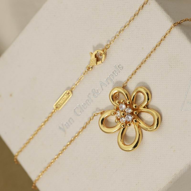Van Cleef & Arpels  Suits 05yxs06 (7)