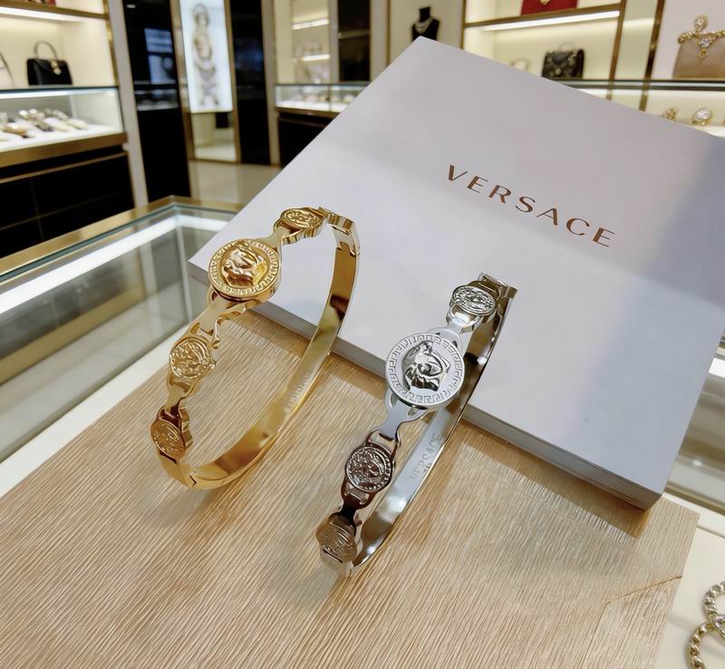 Versace Bracelet  05yxs06 (1)
