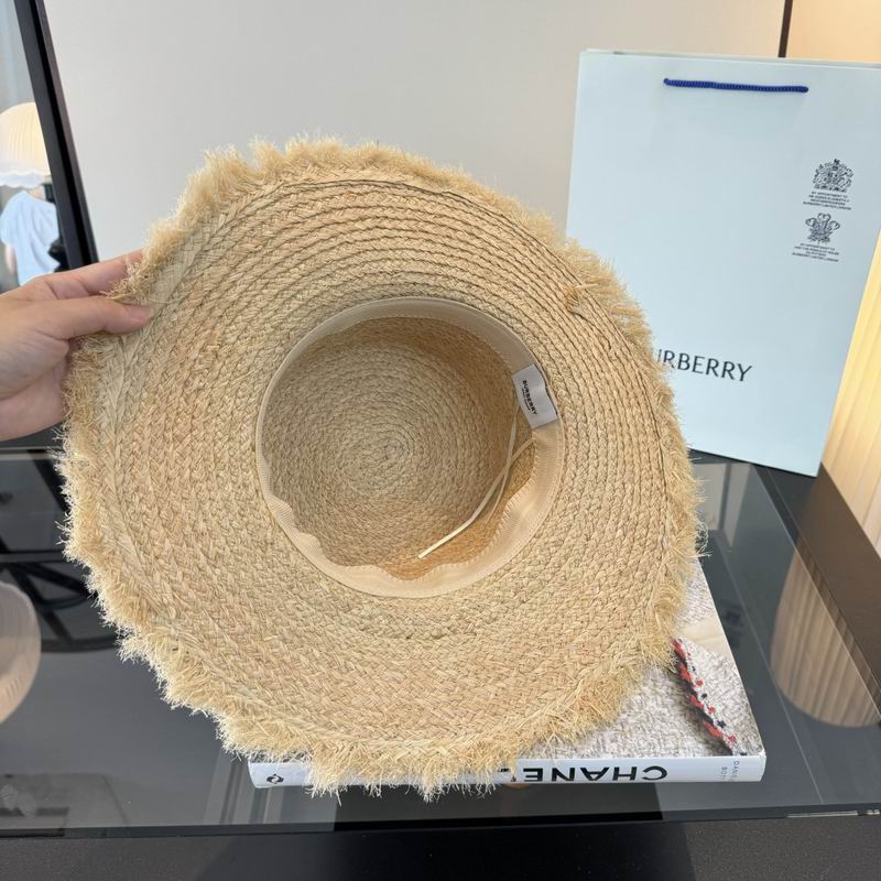 Burberry top hat (532)