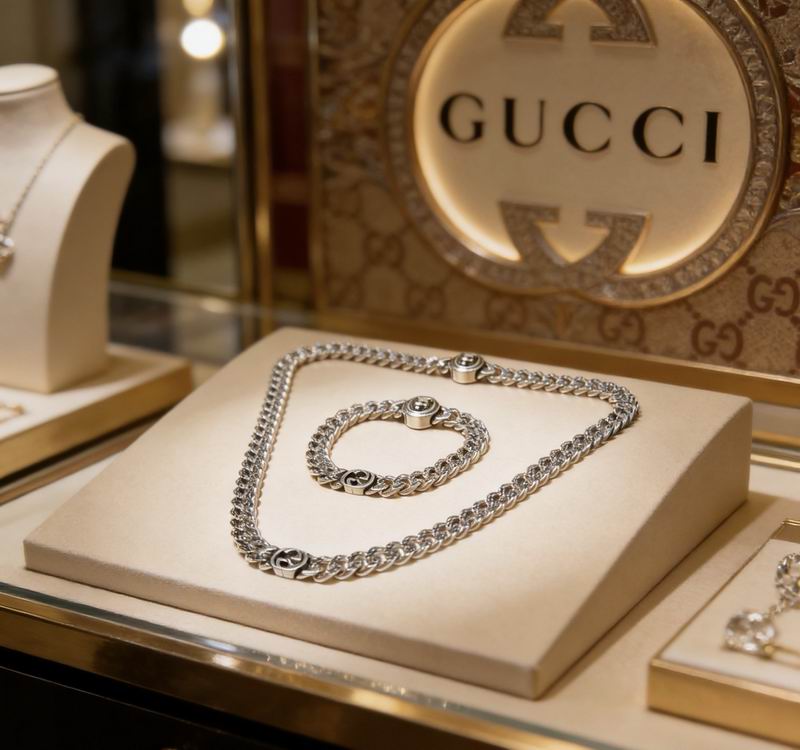Gucci Suits 04yxs25 (1)