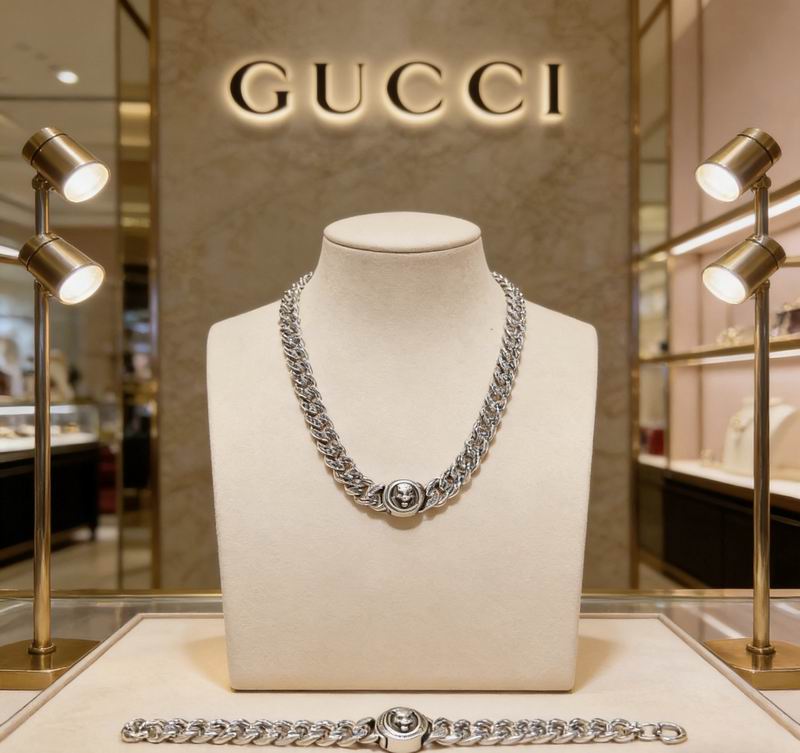 Gucci Suits 04yxs25 (2)