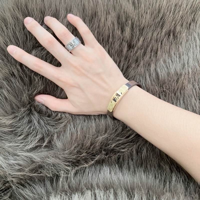 LV Bracelet  05yxs174 (9)