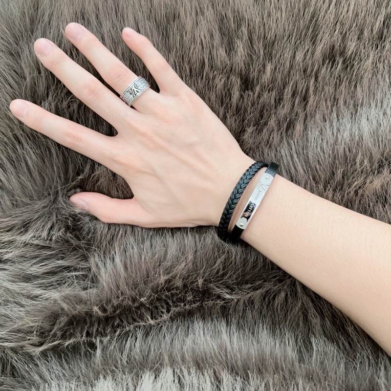 LV Bracelet  05yxs177 (5)