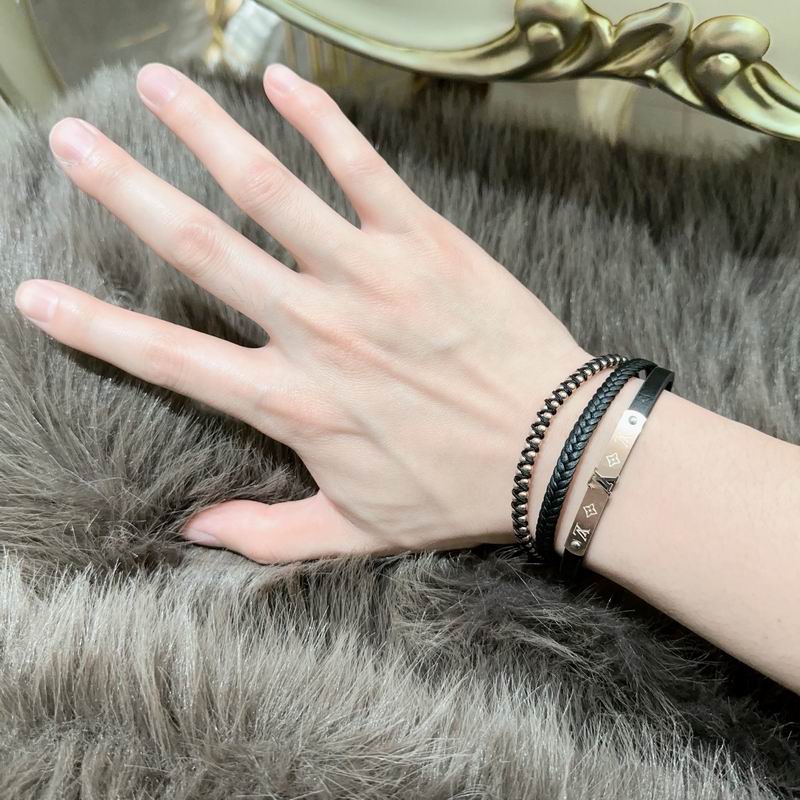 LV Bracelet  05yxs178 (9)