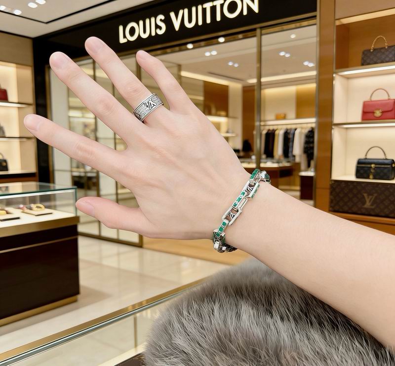 LV Bracelet  05yxs191 (5)