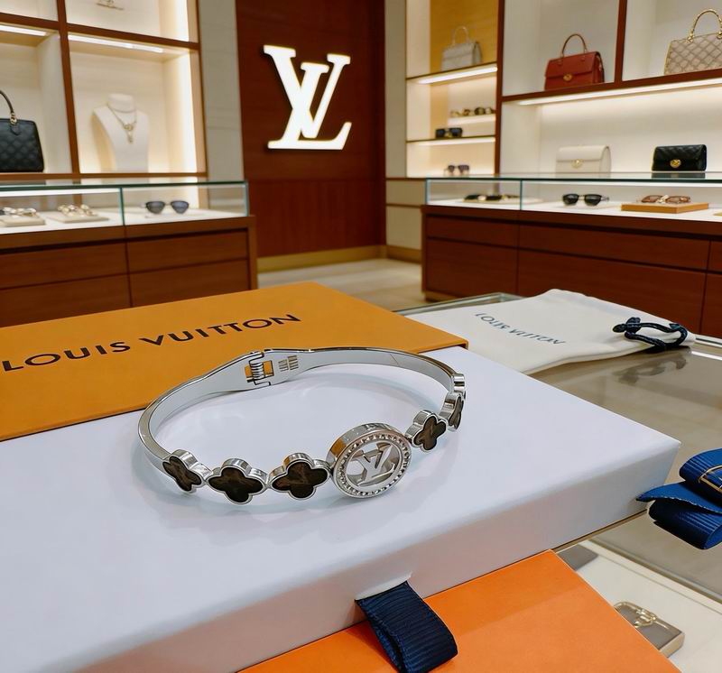 LV Bracelet  05yxs195 (5)