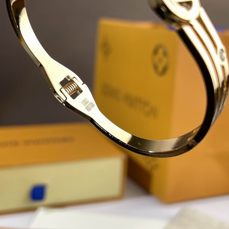 LV Bracelet  05yxs220 (5)
