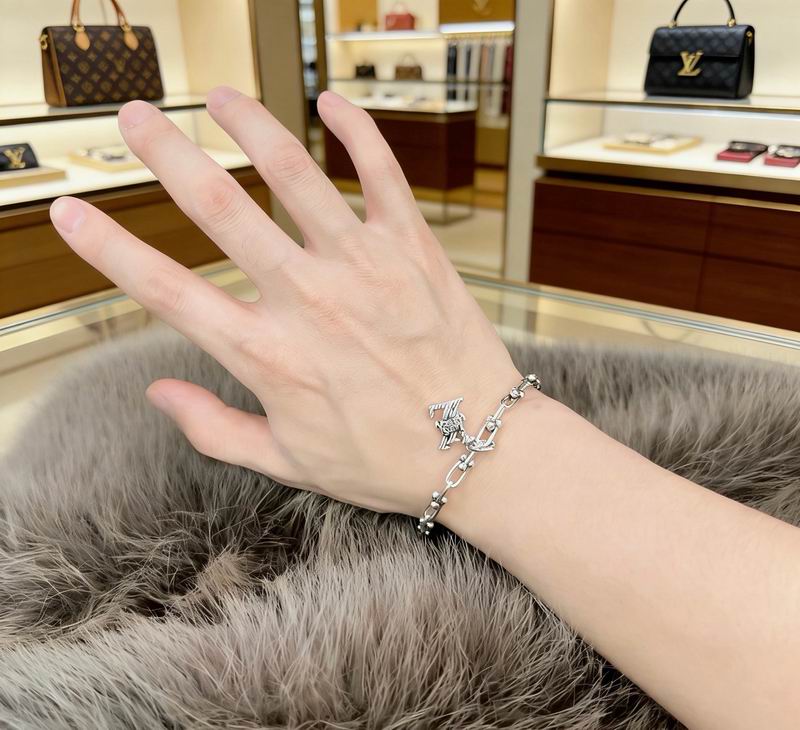 LV Bracelet  05yxs227 (9)