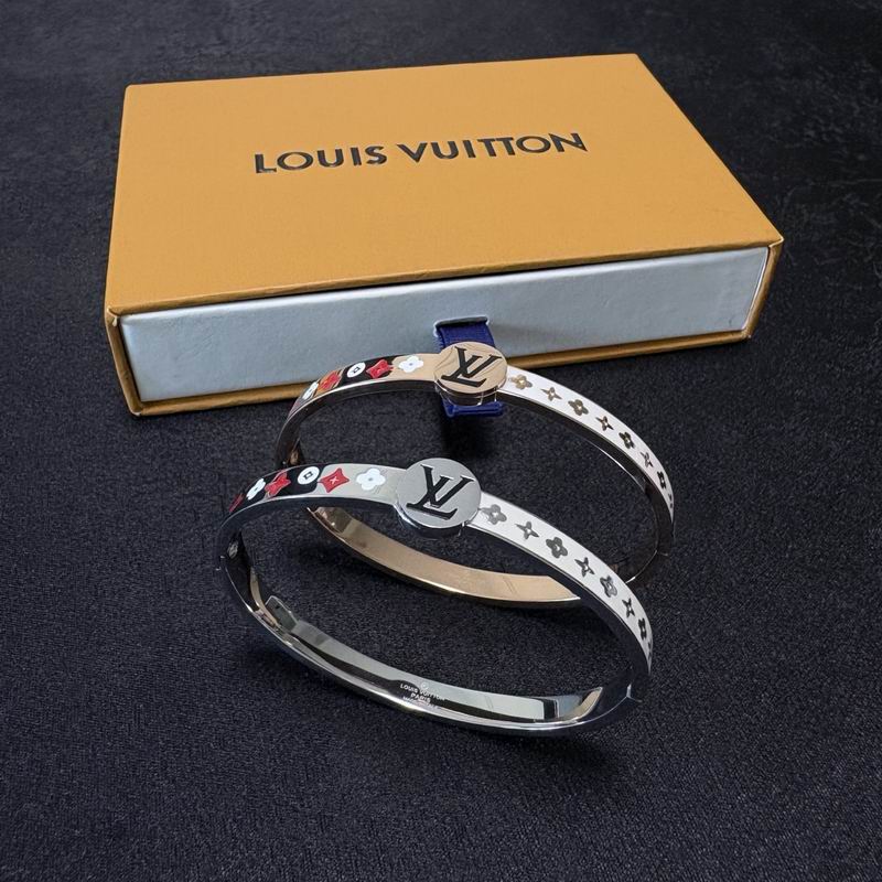 LV Bracelet  05yxs230 (1)