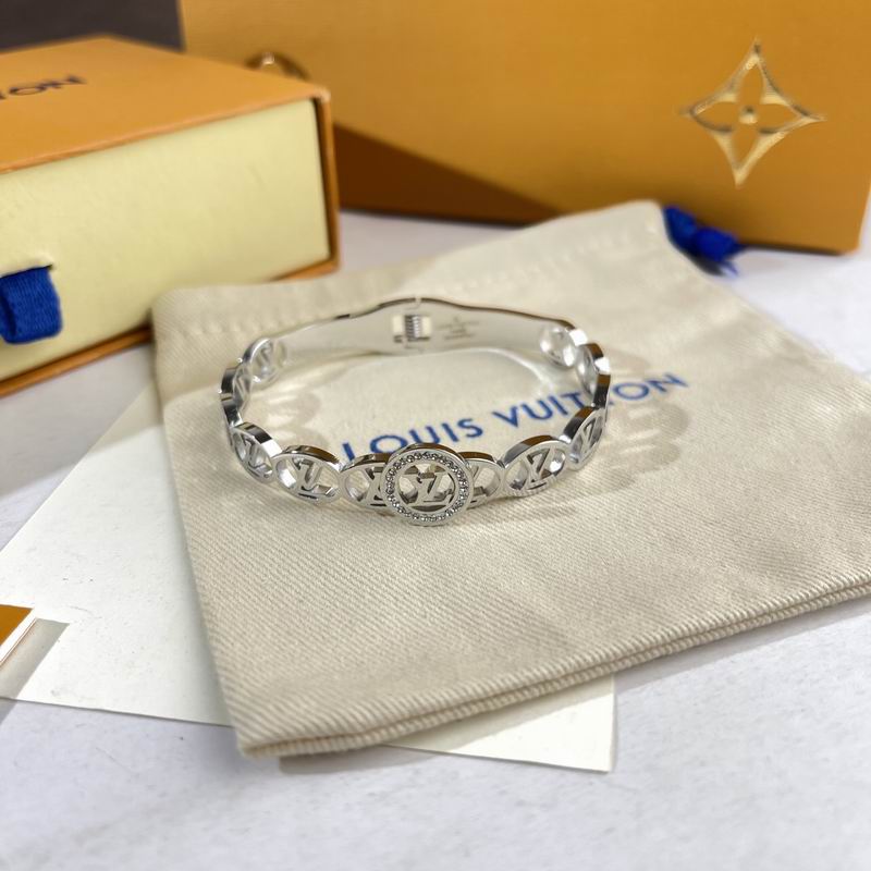 LV Bracelet  05yxs247 (1)