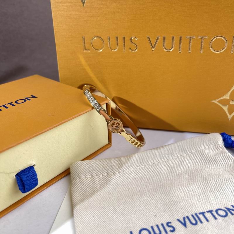 LV Bracelet  05yxs250 (2)