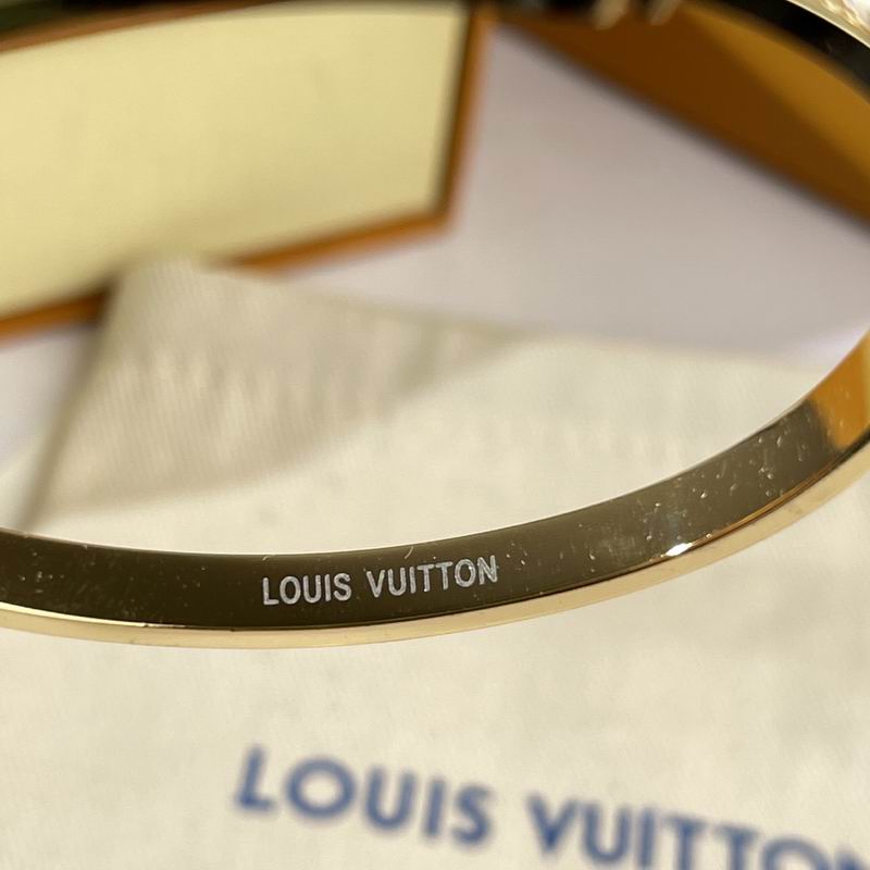 LV Bracelet  05yxs250 (3)