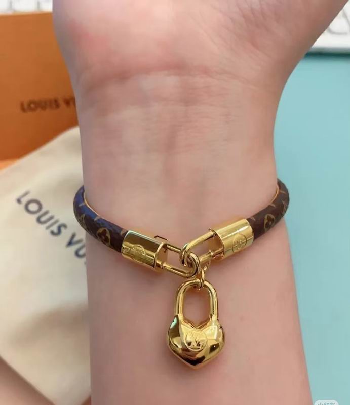 LV Bracelet  05yxs260 (2)