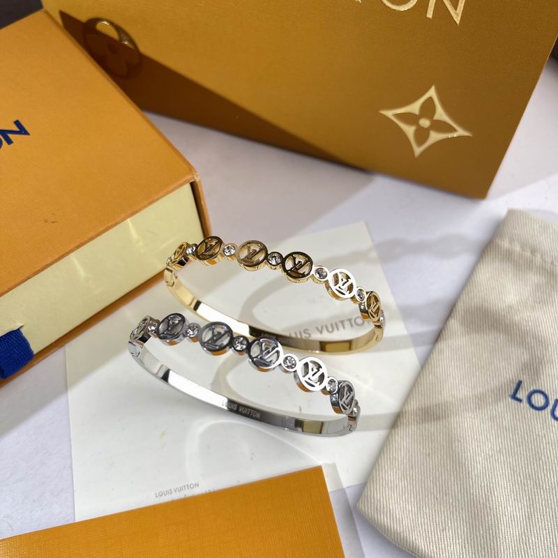LV Bracelet  05yxs270 (1)