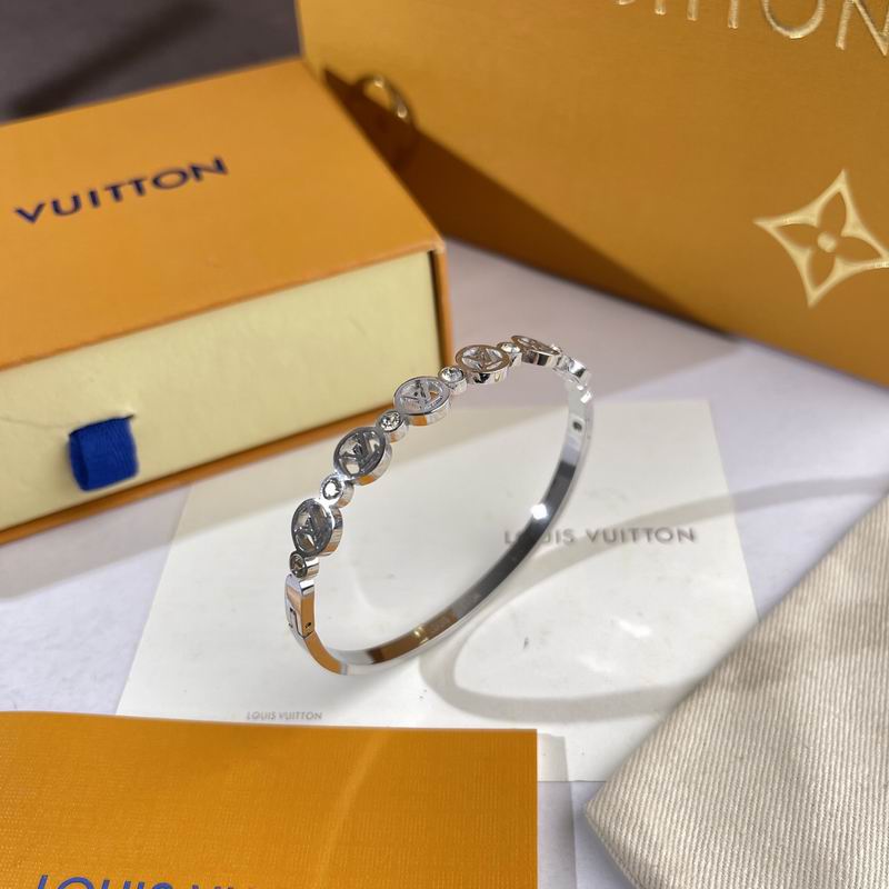 LV Bracelet  05yxs270 (3)