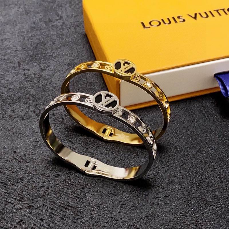 LV Bracelet  05yxs290 (1)