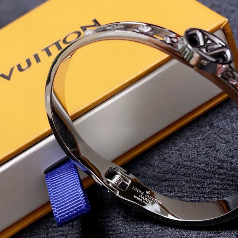LV Bracelet  05yxs290 (3)