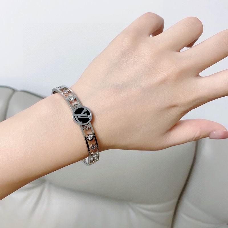 LV Bracelet  05yxs290 (9)