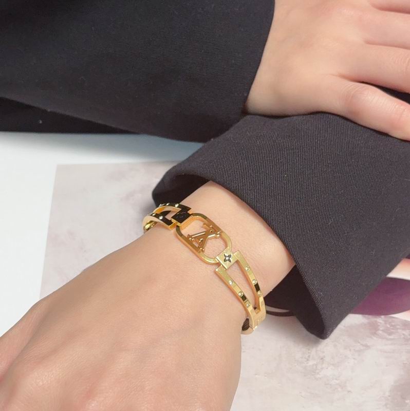 LV Bracelet  05yxs291 (2)