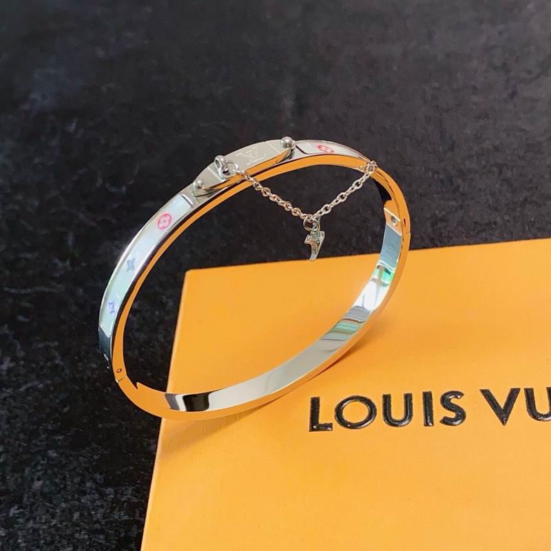 LV Bracelet  05yxs292 (1)