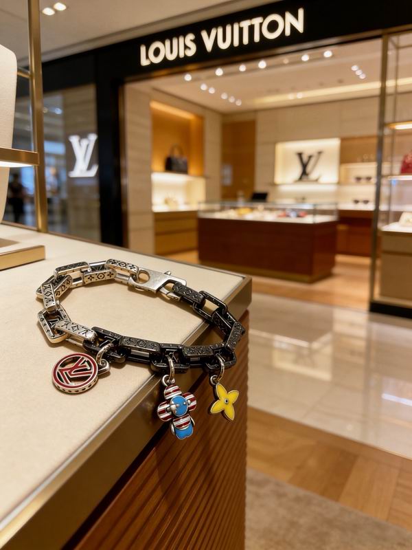 LV Bracelet  05yxs300 (3)
