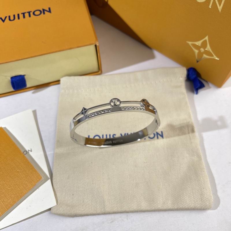 LV Bracelet  05yxs306 (3)