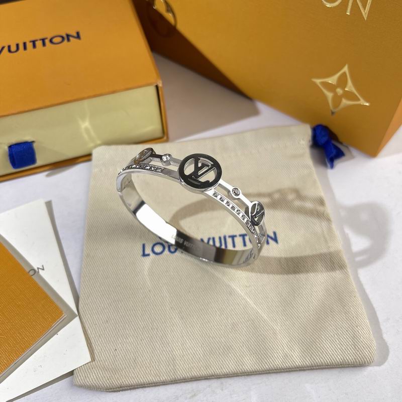 LV Bracelet  05yxs307 (2)