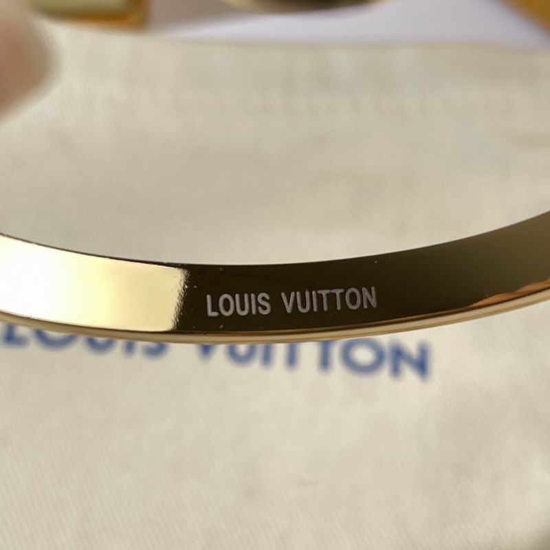LV Bracelet  05yxs308 (3)