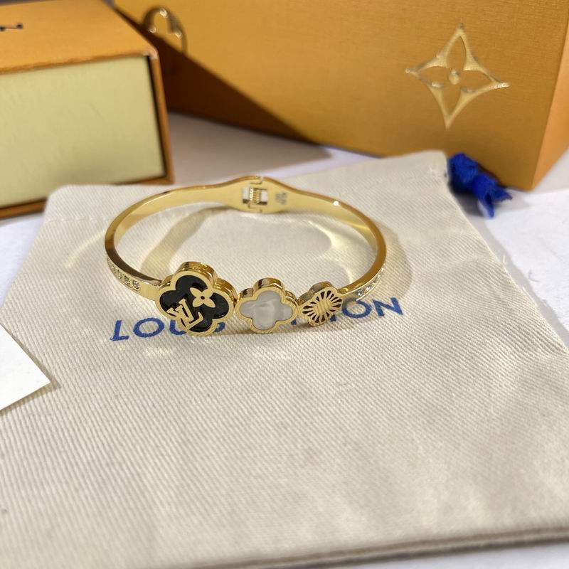 LV Bracelet  05yxs311 (3)