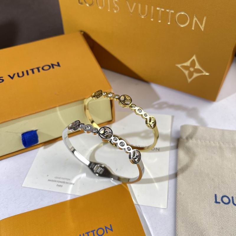 LV Bracelet  05yxs320 (1)