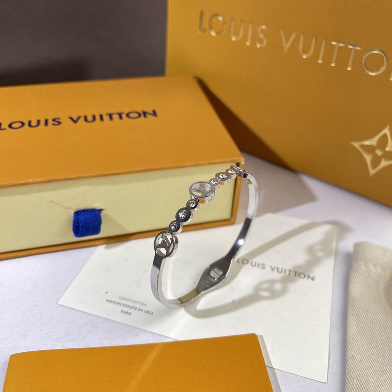 LV Bracelet  05yxs320 (3)