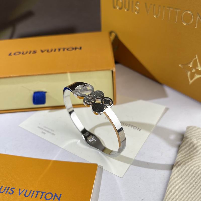LV Bracelet  05yxs321 (2)