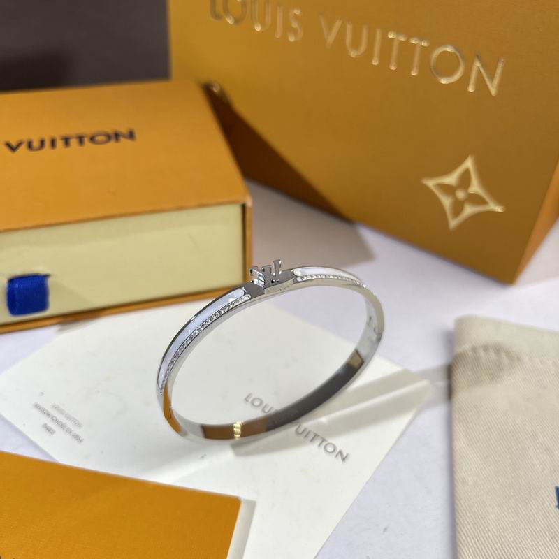 LV Bracelet  05yxs331 (3)