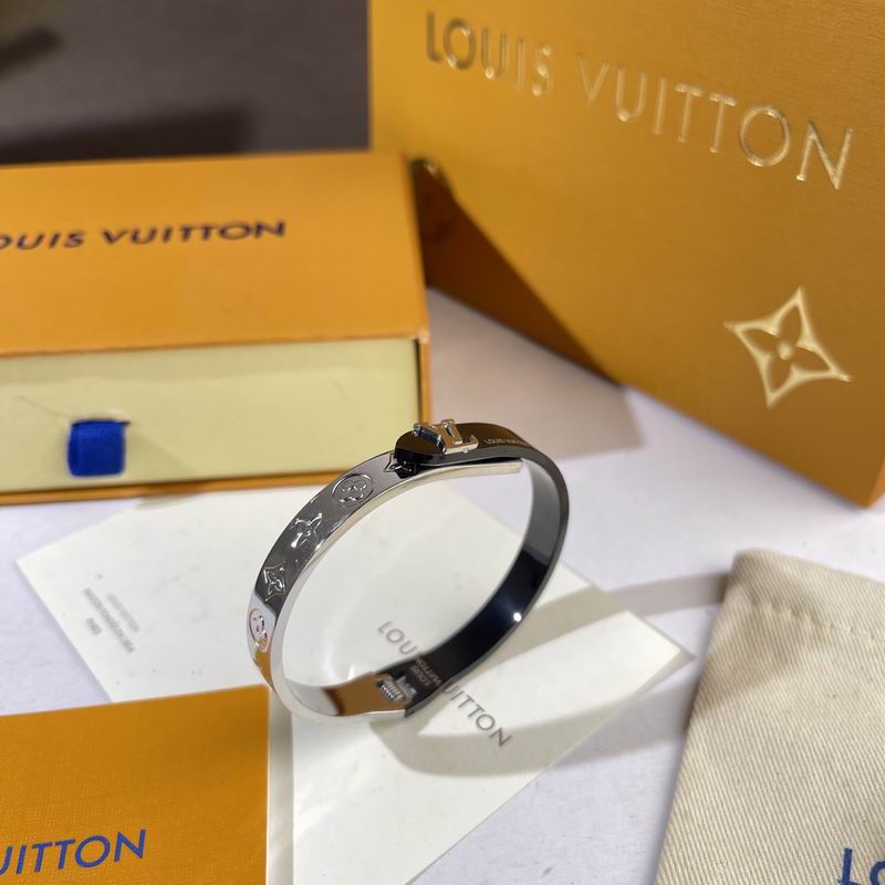 LV Bracelet  05yxs334 (3)