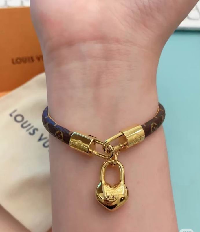 LV Bracelet  05yxs345 (2)