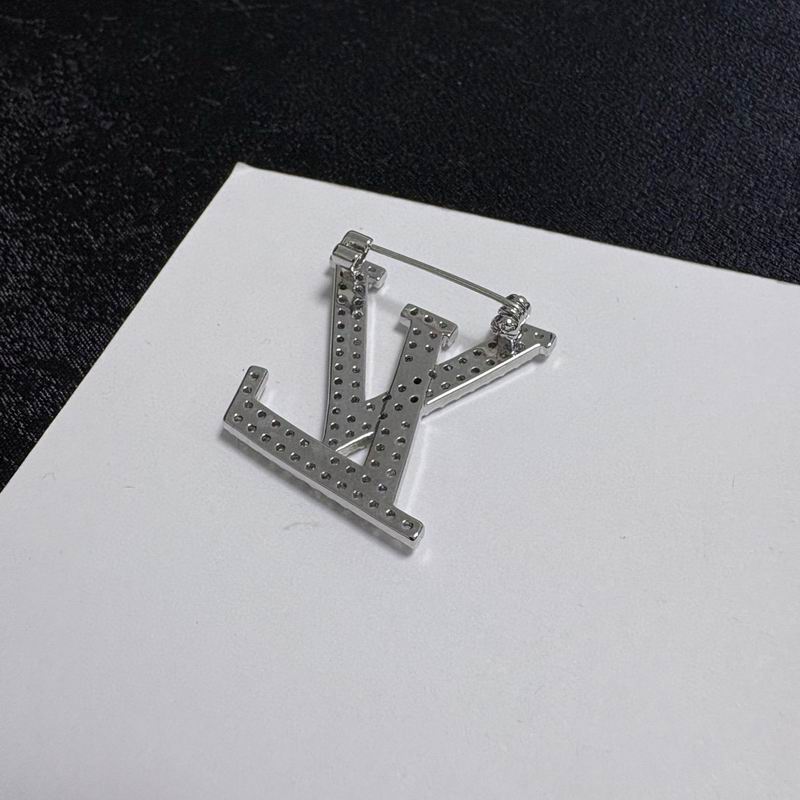 LV Brooch 05yxs05 (3)