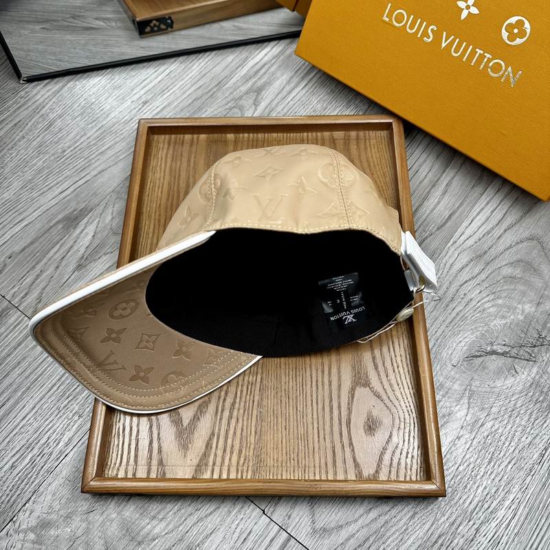LV Cap (1687)