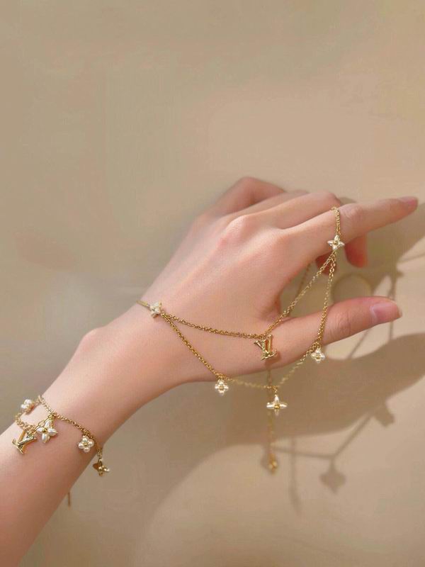 LV Necklace 05yxs109 (6)