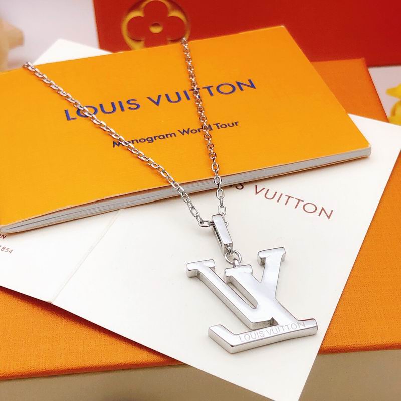 LV Necklace 05yxs110 (2)