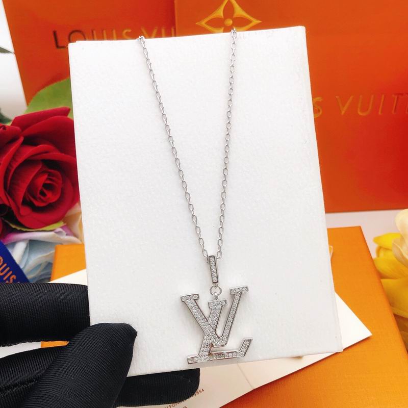 LV Necklace 05yxs110 (5)