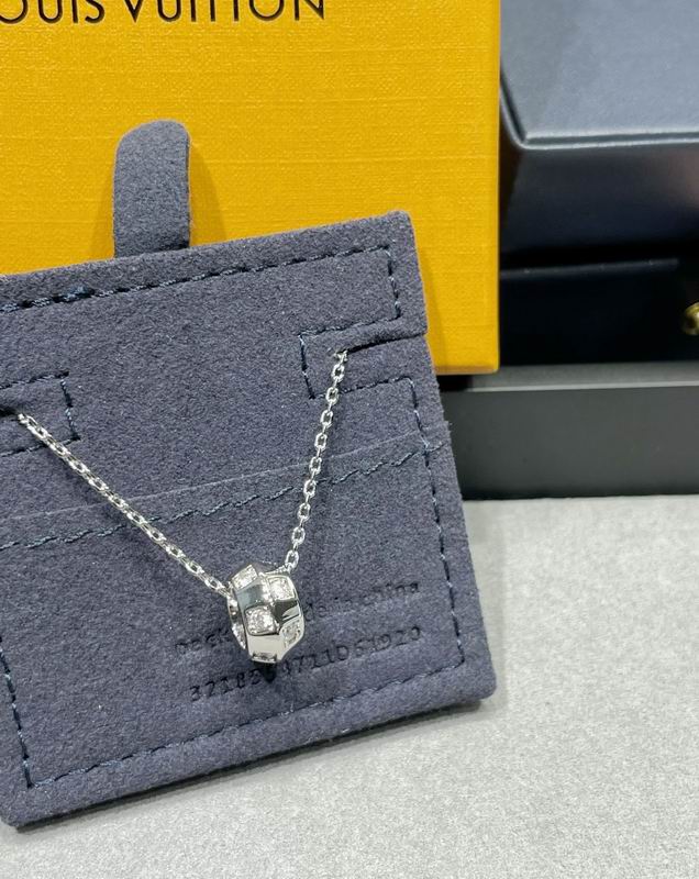 LV Necklace 05yxs111 (4)