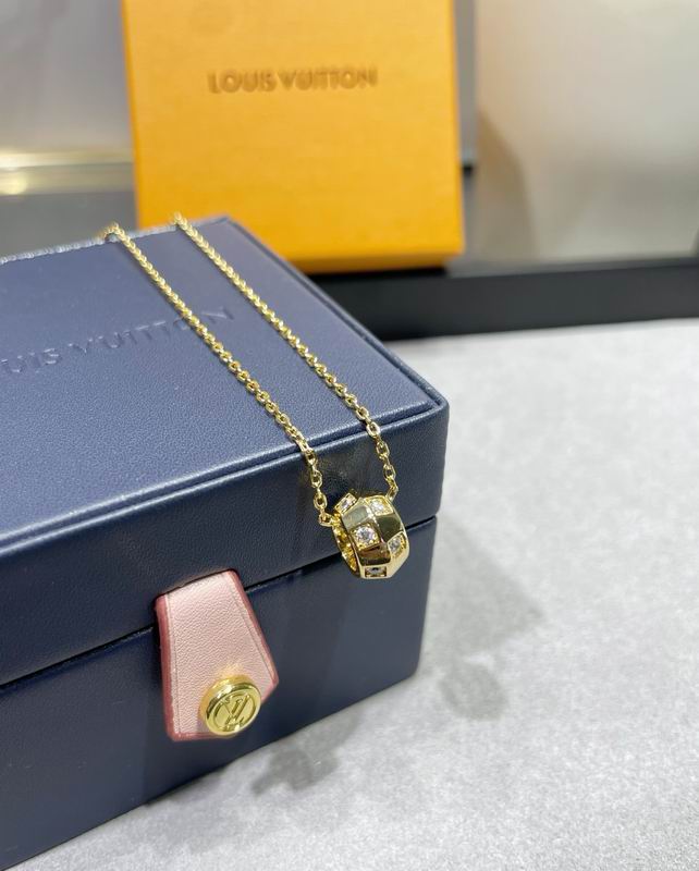 LV Necklace 05yxs111 (6)