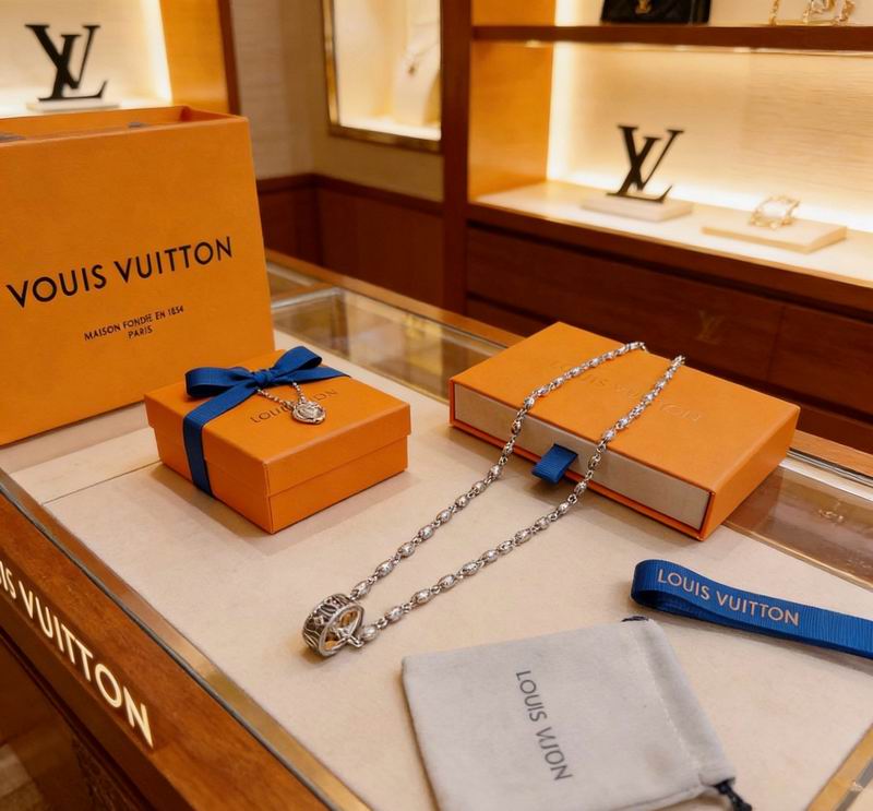 LV Necklace 05yxs136 (1)