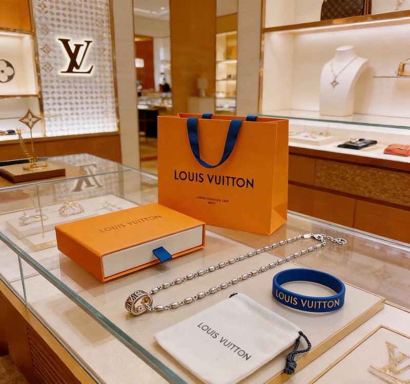 LV Necklace 05yxs136 (3)